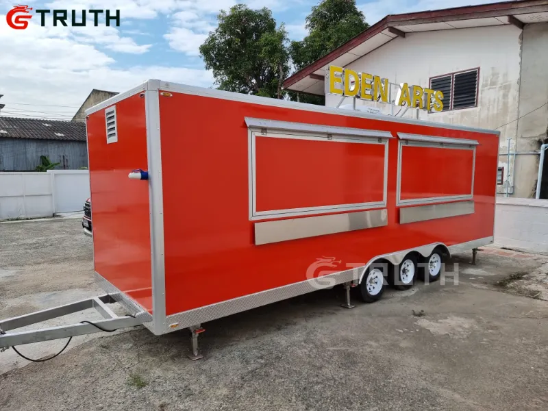 Cliente tailandês lança com sucesso um negócio de pizza e churrasco com um trailer de comida vermelha de 6,7 m da Qingdao Truth Technology